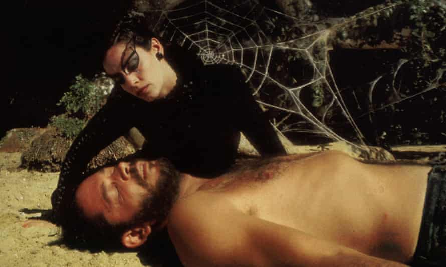 Sonia Braga and Raul Julia in Kiss of the Spider-Woman.