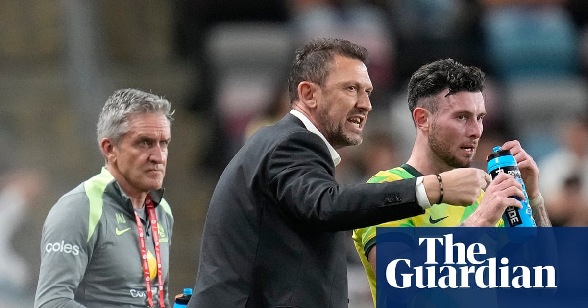 Tony Popovic nears World Cup deadline with negatives piling up for the Socceroos