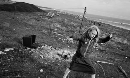 Helen et son hula-hoop, Lynemouth, Northumberland, 1984.