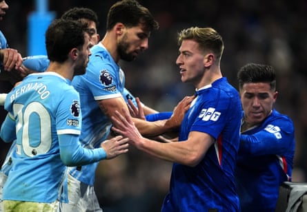 Manchester City and Chelsea will lock horns at Wembley on Saturday
