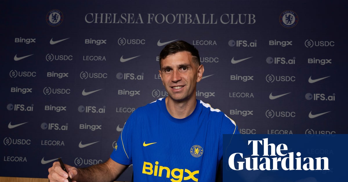Emiliano Martínez largohet nga Aston Villa dhe nënshkruan te Chelsea