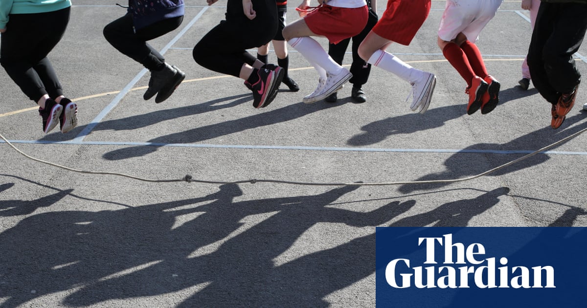 Hundreds of schools in England and Wales to close in heatwave