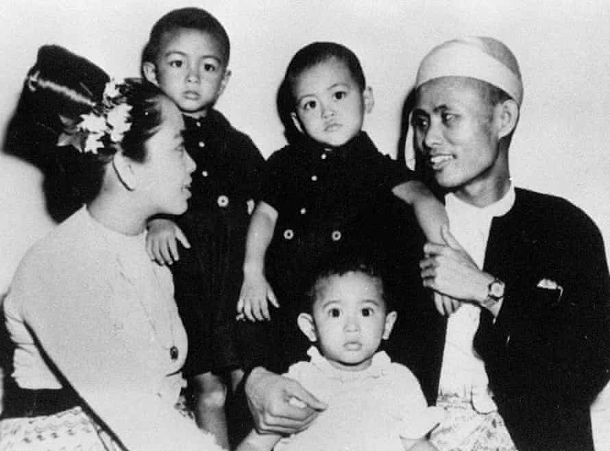 Aung San Suu Kyi, aged 2 (front C), Gen Aung San (far R), her mother Daw Khin Kyi (far L) and her older brothers