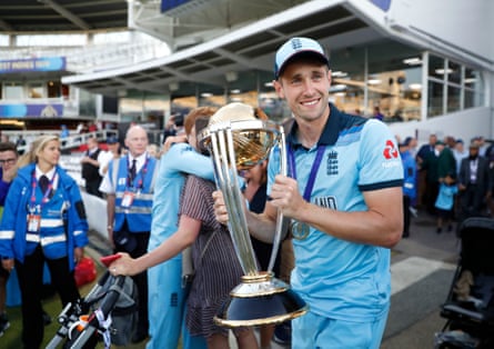 England’s Chris Woakes holds the World Cup trophy in 2019.
