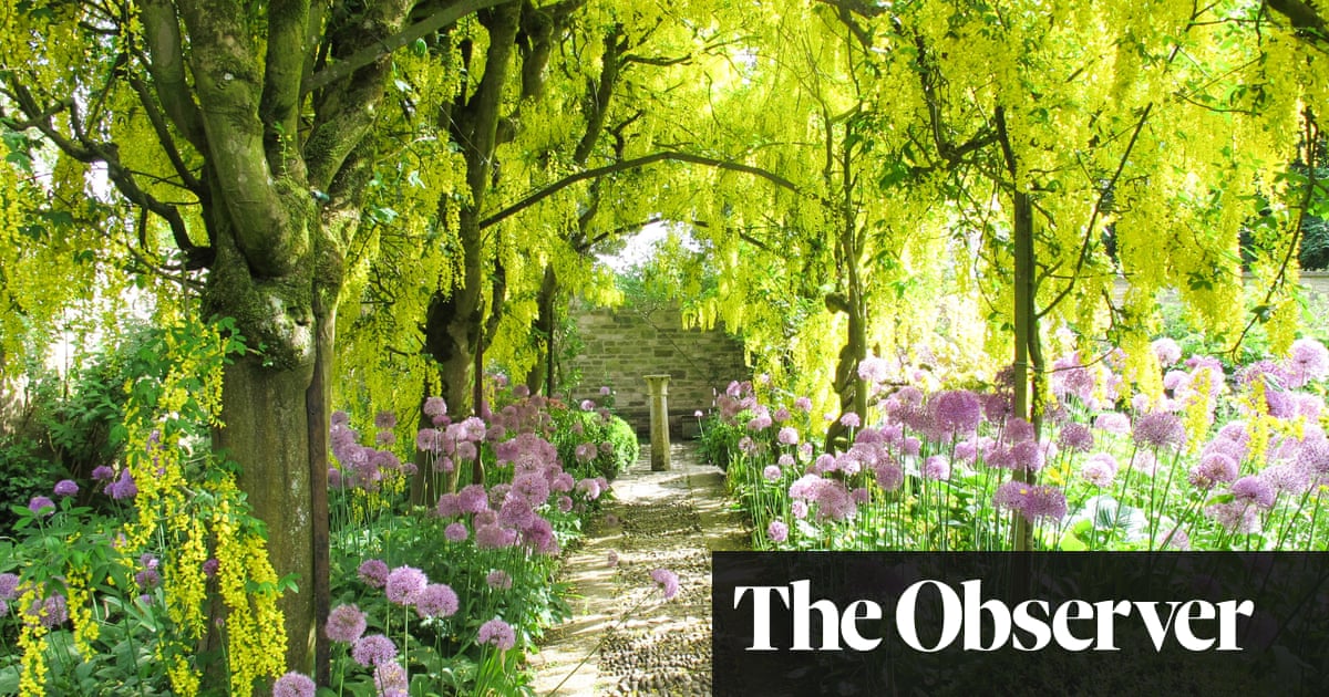 10 Beautiful Garden Getaways In The Uk Travel The Guardian