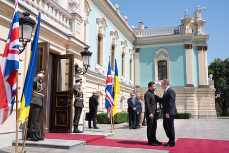 Volodymyr Zelenskyy greeting Keir Starmer at the Presidential Palace in Kyiv today.