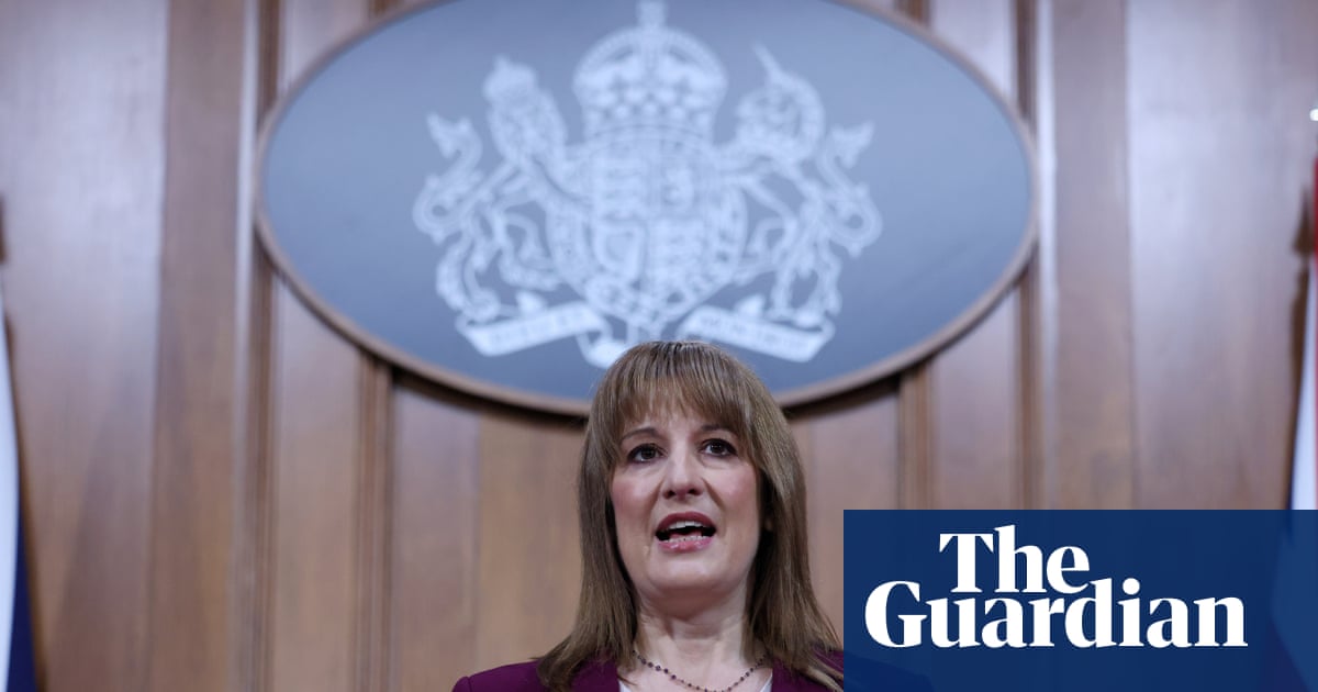 No 10 launches charm offensive to avoid budget backlash among Labour MPs