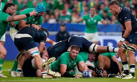 Ireland's Iain Henderson scores his side's third try against Scotland.