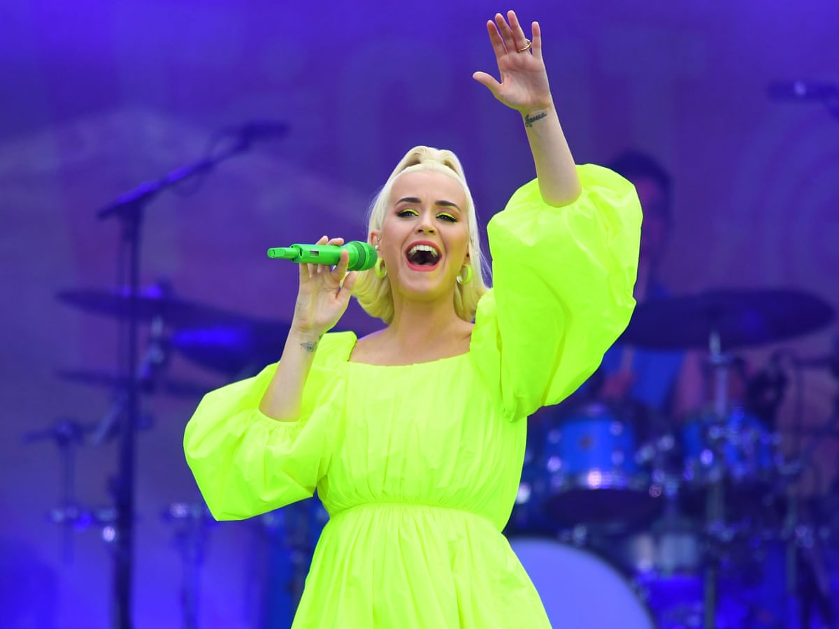 green green dress song Ever since Taylor got new surprise song dresses during the European leg of The Eras Tour, I've been anxiously waiting for her to debut a green version (possibly even to announce Debut