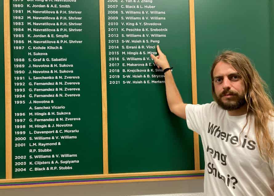 Jason Leith points to Peng Shuai’s name on the Wimbledon honours board.