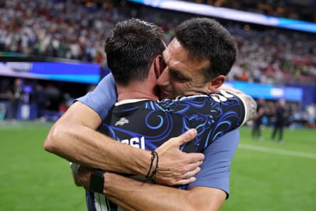 Lionel Scaloni and Lionel Messi embrace after the semi-final against England in Atlanta