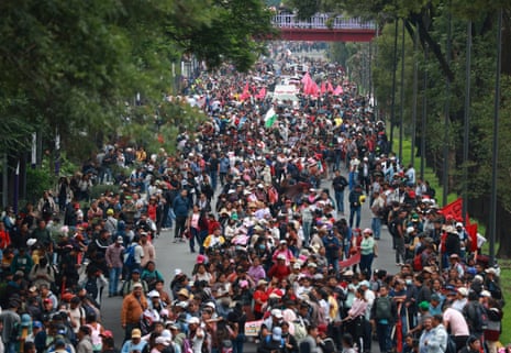 Thousands of CNTE teachers attempt to approach Banorte Stadium