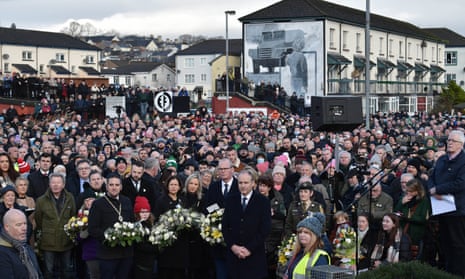 Crowds with wreaths