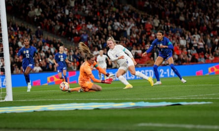 Lauren Hemp slots the ball past Alyssa Naeher to put England 1-0 ahead