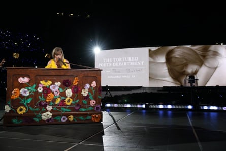 Taylor Swift performs You’re Losing Me live for the first time.