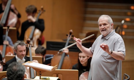 Peter Eötvös rehearsing with the Royal Concertgebouw Orchestra in Cologne, 2017.