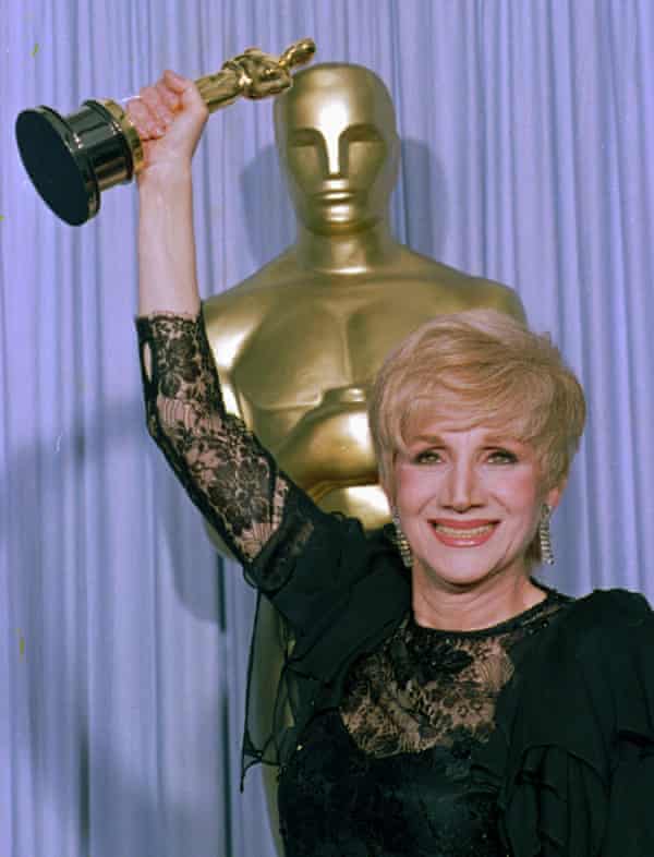 Olympia Dukakis holds her Oscar in Los Angeles in 1988.