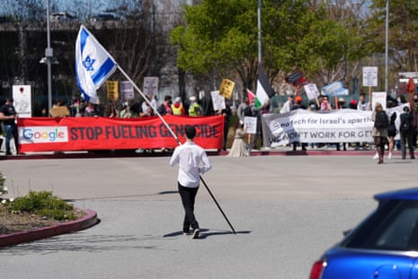 A counter-protester holding an Israeli flag walks into the parking lot near a protest at Google Cloud offices in Sunnyvale, California, on Tuesday.