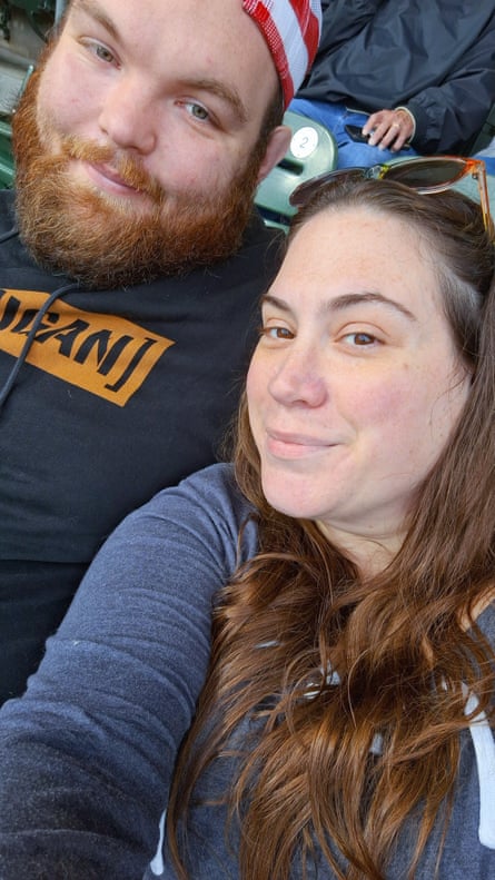 أندريا كار بوني وخطيبها أندرو – التقيا من خلال المجلس.