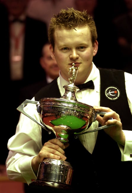 Shaun Murphy celebrates with the world championship in 2005
