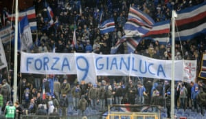 Sampdoria fans with a banner in tribute to Vialli at their game against Bologna in December 2018.