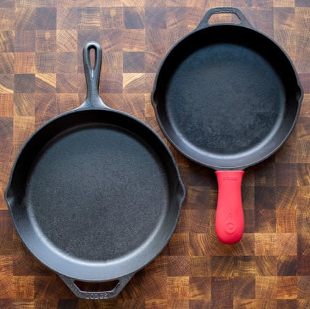 Fan Favorite Skillet Set With Handle Holder
