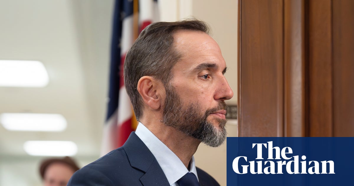 Jack Smith patiently explaining that he didn’t pick which Republicans to investigate, Trump did, while House Republicans pretend their call logs were violated by gravity.