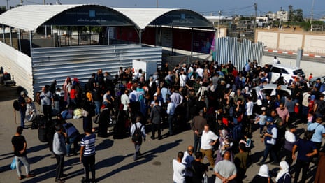 'Nowhere is safe': crowds at Egyptian border seek to escape Gaza – video