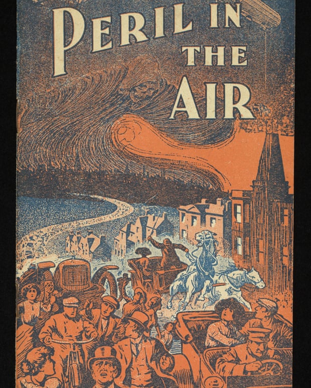 Sensational cover (orange and blue) of a skull-faced Death in a swirling dark cloud over a city from which terrified inhabitants are fleeing on foot, in cars, bicycles and horse-drawn carriages.