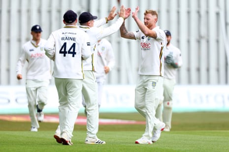 Ο Ben Stokes του Durham γιορτάζει το wicket του Zak Crawley του Kent κατά τη διάρκεια του αγώνα County Championship Division 2 στο Beckenham.