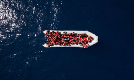 Dinghy with refugees and migrants