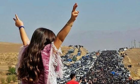 Thousands making their way towards Aichi cemetery in Saqez, Mahsa Amini's hometown in Kurdistan, in October 2022, to mark 40 days since her death. 