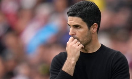 Pelatih kepala Arsenal Mikel Arteta berfoto saat kalah 3-0 dari Brighton.