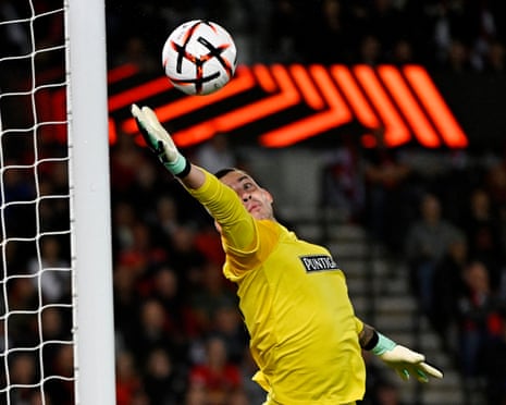 Sturm Graz's keeper Daniil Khudyakov is beaten by a header from Bournemouth’s Evanilson.