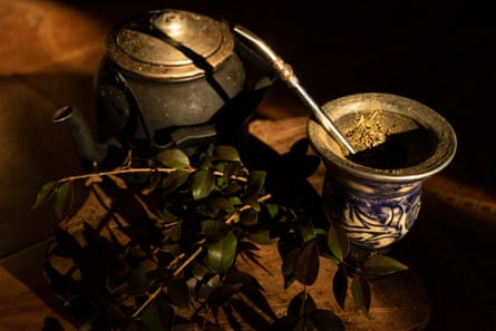 During the Paraguayan winter, a lot of hot mate is consumed. Normally it is drunk with medicinal plants that help fight respiratory diseases, indigestion, blood pressure imbalances and all kinds of other conditions.