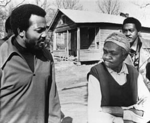 Jim Brown, then president of the Black Economic Union, and Leroy Kelly of the Cleveland Browns (right) confer with Anne Faulkner, 74, in her Holly Springs neighbourhood in Mississippi in 1970