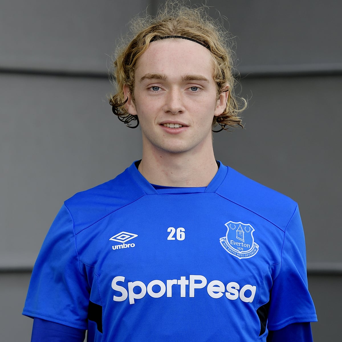 Tom Davies The Precious Ray Of Light Shining Amid The Goodison Park Gloom Everton The Guardian