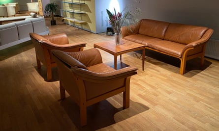 Leather-covered Natura easy chairs and sofa from the 1970s 