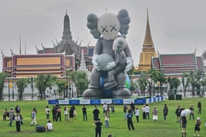 People take pictures of a sculpture