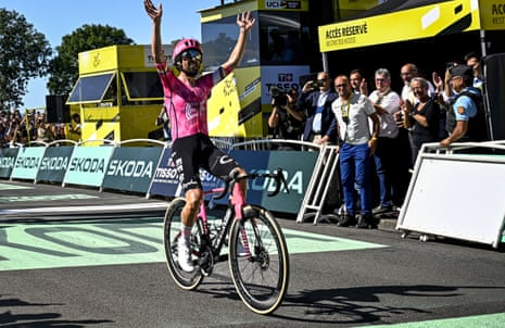 Ben Healy takes the plaudits after a 40km solo ride into Vire.