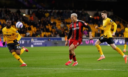 Rodrigo Muniz fires in Fulham’s winner.