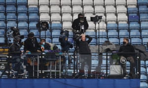 Paul Scholes, former Manchester United player turned pundit, reacts to Radford’s miss.