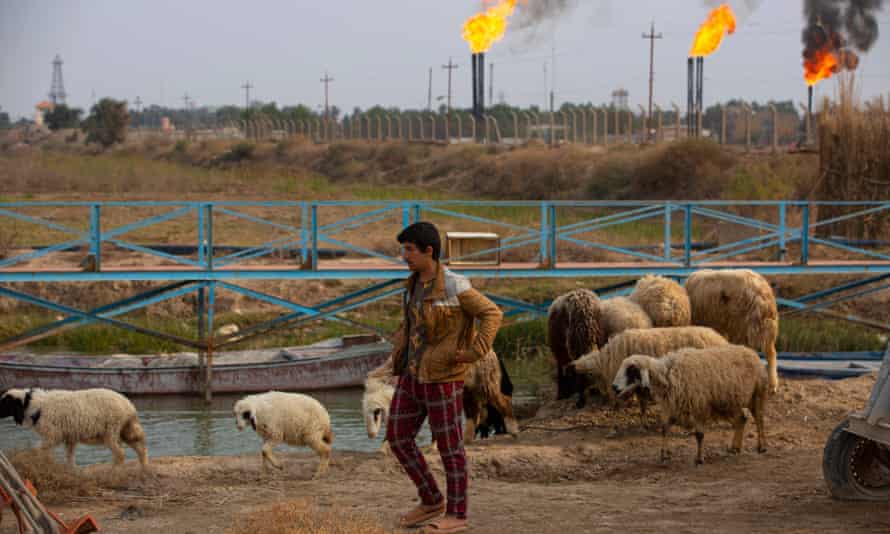 Iraq is one of the poor countries reliant on fossil fuel production that should be given until 2050, the report says.