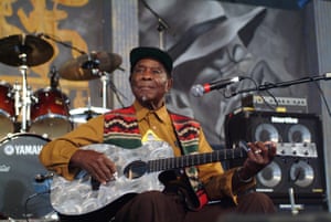 David ‘Honeyboy’  Edwards with guitar