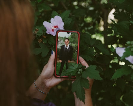 Yorleny Weigel holds a photograph of Gerson Turcios.