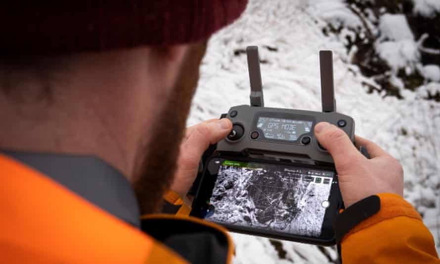 Jim Cooper launches a DGI Mavic drone