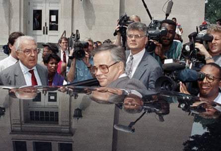 Bakker getting into a car, surrounded by members of the press with cameras.