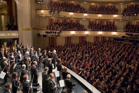 Applause for Daniel Barenboim and the Staatskapelle Berlin at the Staatsoper’s 275th birthday concert.