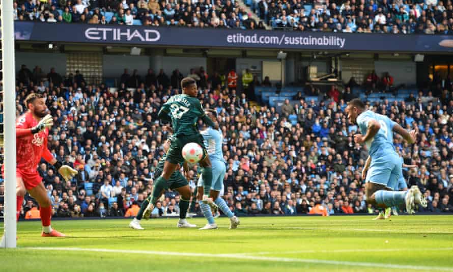 Gabriel Jesus heads a delicious cross from Kevin De Bruyne past Ben Foster in Watford's goal to give Manchester City a 2-0 lead.
