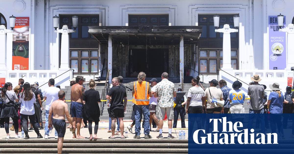 Fire at Old Parliament House damages entrance to historic Canberra building
